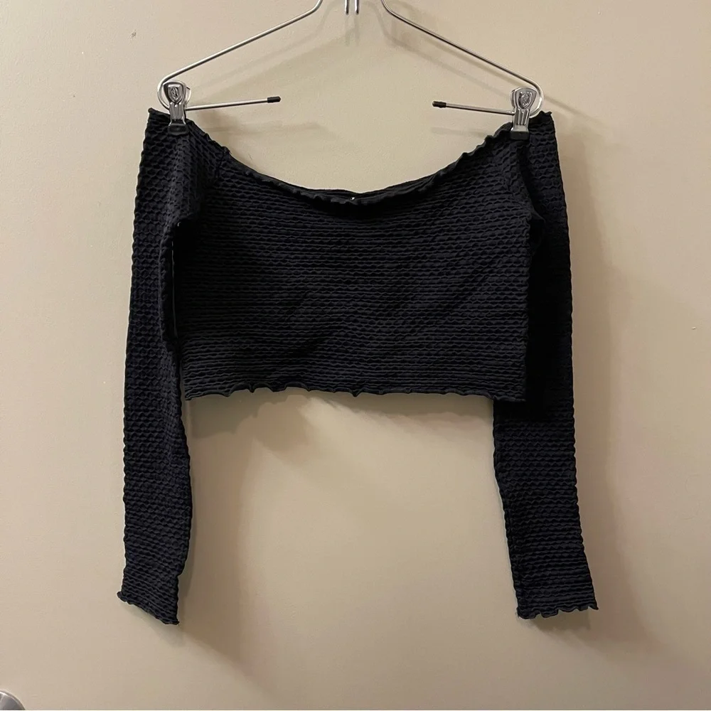 Intimately Free People Textured Long Sleeve Crop top size medium large in black